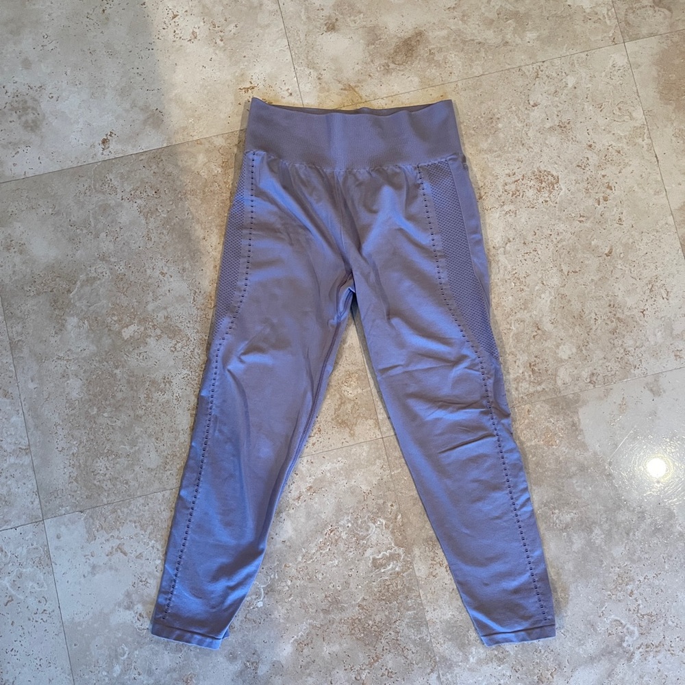 Fabletics lavender leggings cropped size small